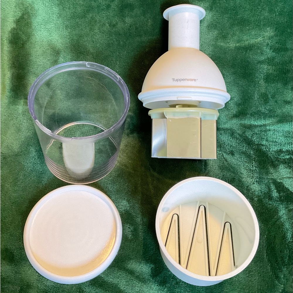 Tupperware Chopper - Picture 2 of 3